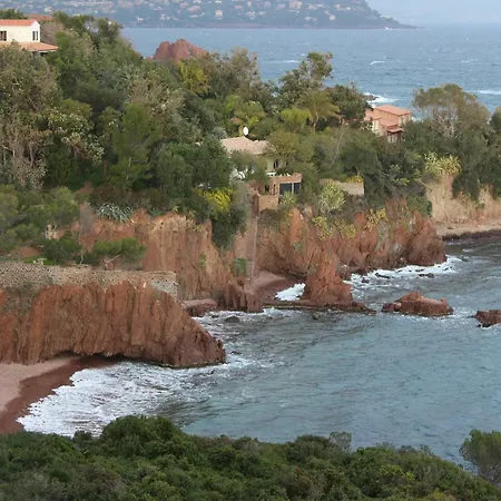 In Saint-raphael, With Pool Access And Furnished Terrace - 5 Km Apartment *