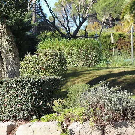 In Saint-raphael, With Pool Access And Furnished Terrace - 5 Km Apartment
